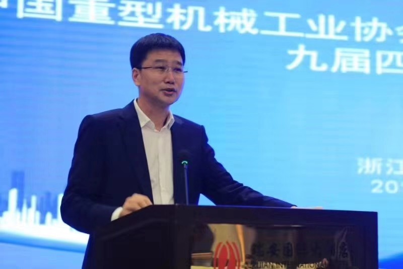 桥式起重机理事会各位专家代表一行来参观开云官方入口登录